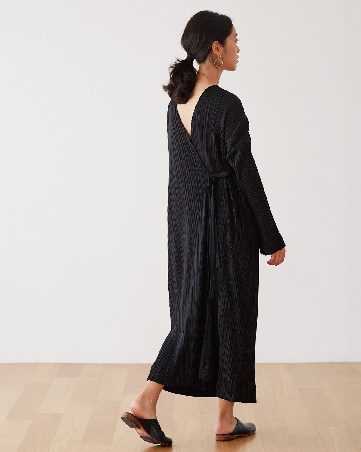 Laura Pleates Robe / BLACK